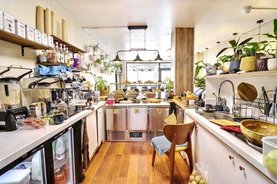 136 Holloway Rd, Londres à vendre - Photo du bâtiment - Image 3 de 13