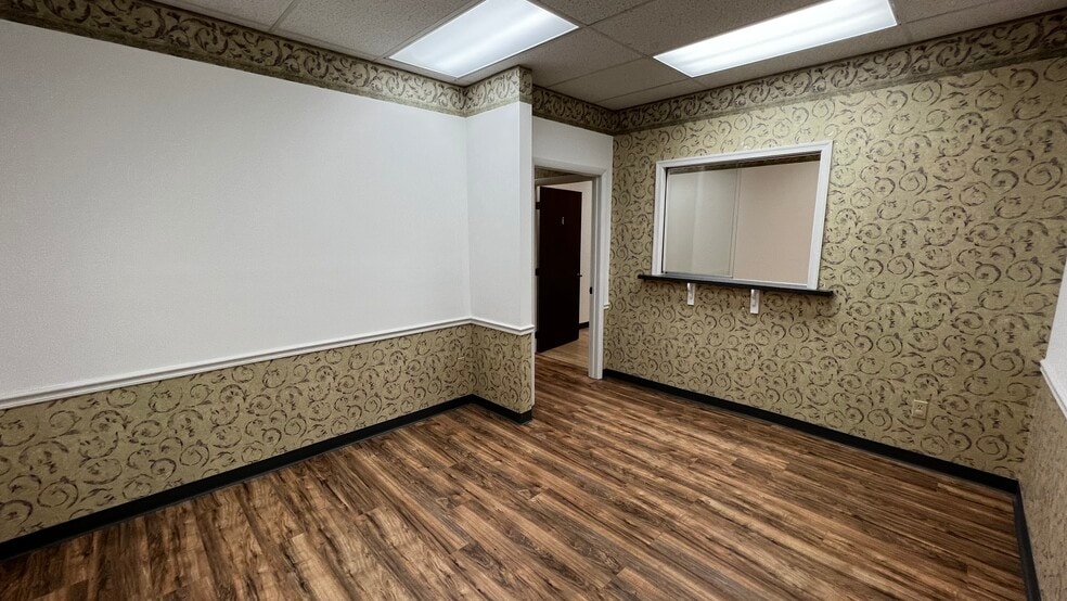 25 S Broad St, Nazareth, PA for lease - Building Photo - Image 3 of 43