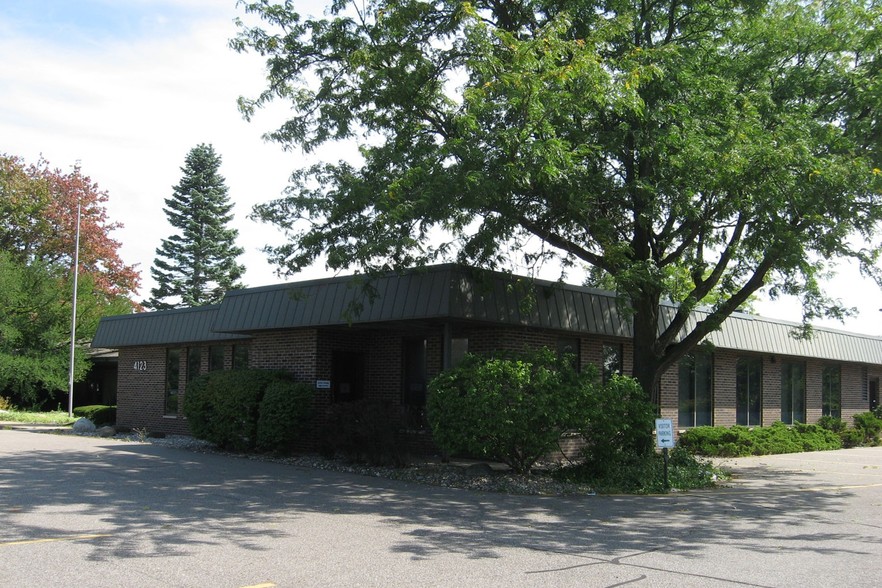 4123 W Main St, Kalamazoo, MI for sale - Building Photo - Image 1 of 1