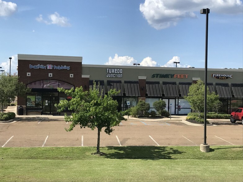 300 Ridge Way, Flowood, MS à louer - Photo du bâtiment - Image 1 de 7