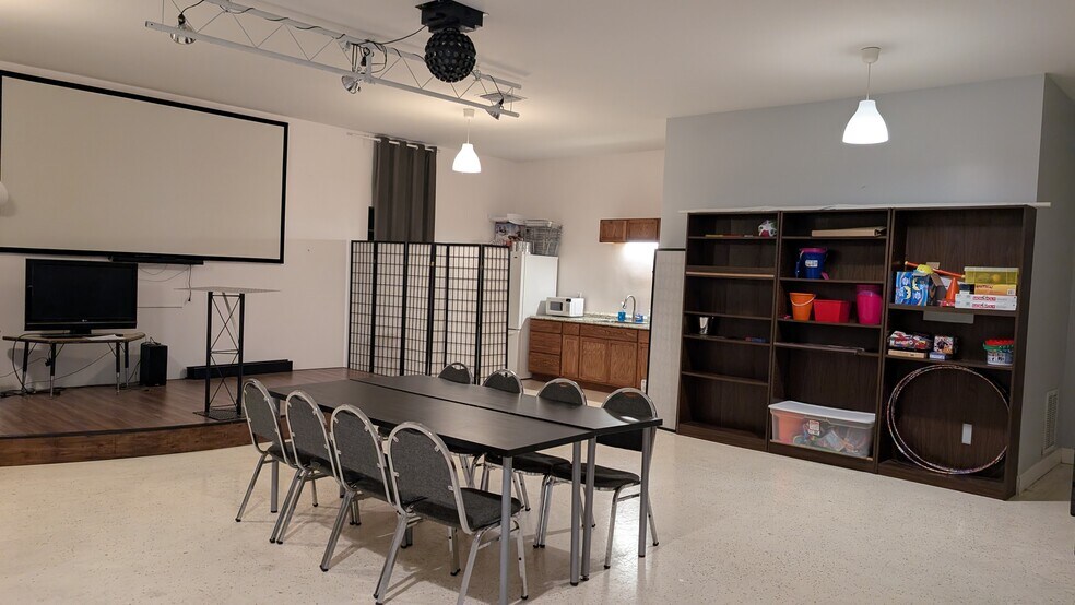 8622 N Greenwood Ave, Tampa, FL à louer - Photo du bâtiment - Image 2 de 12