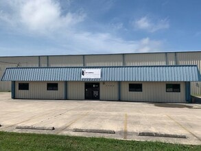 1300 Goforth Rd, Kyle, TX for lease Interior Photo- Image 2 of 19