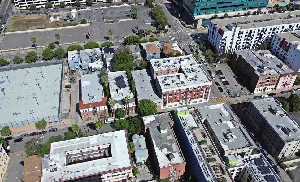 1311 Ingraham St, Los Angeles, CA à vendre - Photo du bâtiment - Image 2 de 13
