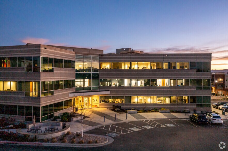 4725 S Monaco St, Denver, CO à louer - Photo du bâtiment - Image 2 de 5