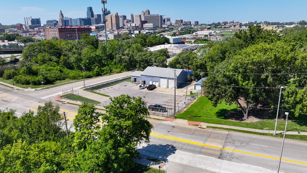 2121 Forest Ave, Kansas City, MO for sale - Building Photo - Image 2 of 2