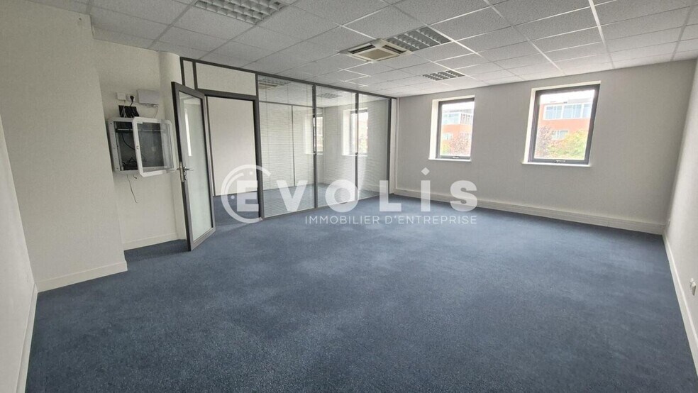 Office in Bussy Saint Georges for sale - Interior Photo - Image 1 of 8
