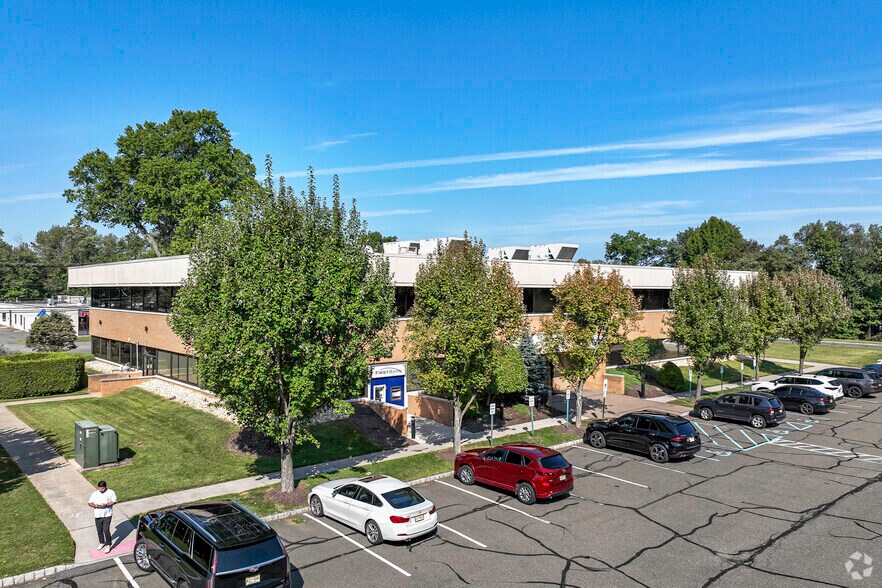 330 Passaic Ave, Fairfield, NJ à louer - Photo du bâtiment - Image 2 de 5