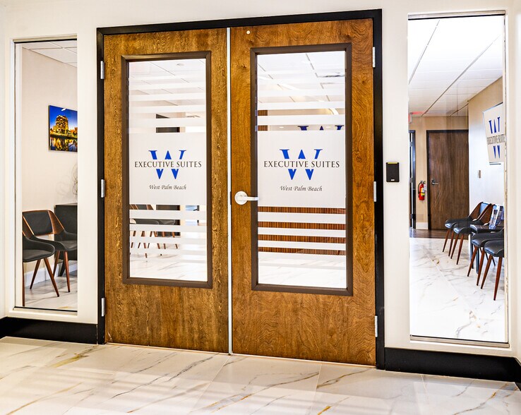 1601 Belvedere Rd, West Palm Beach, FL à louer - Photo du bâtiment - Image 2 de 21