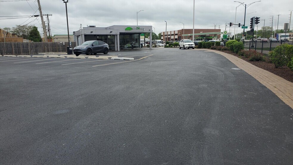 1529 Rand Rd, Des Plaines, IL à vendre - Photo du bâtiment - Image 2 de 30