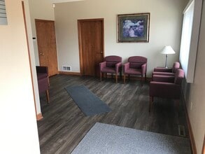 5826 Blackshire Path, Inver Grove Heights, MN for lease Interior Photo- Image 2 of 6