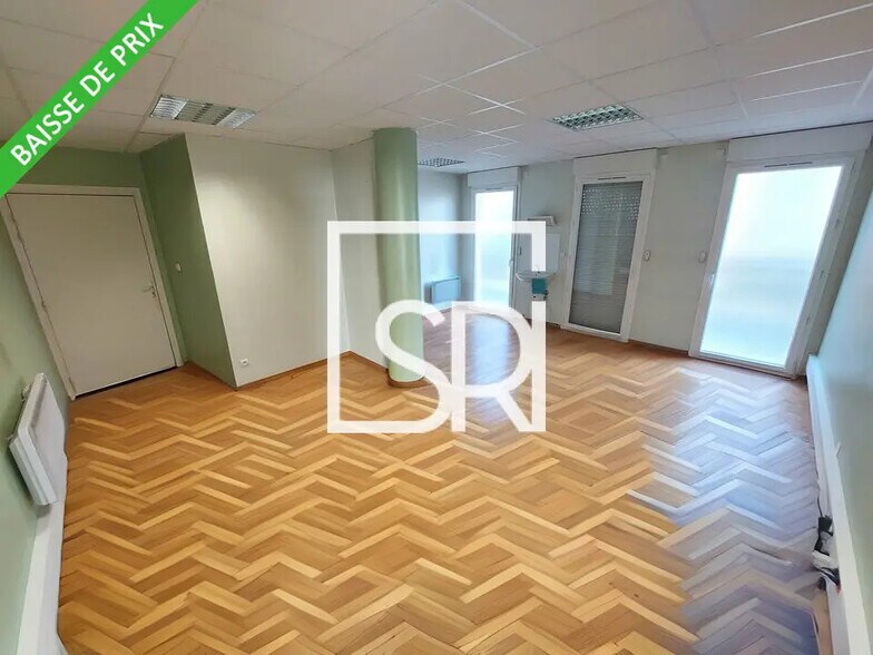 Office in Clermont-Ferrand for sale - Building Photo - Image 3 of 12