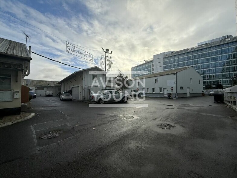 Flex in Saint-Denis for lease - Building Photo - Image 1 of 2