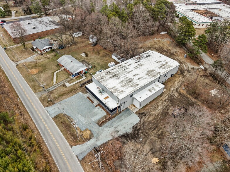 420-422 South Road, High Point, NC à vendre - Photo du bâtiment - Image 2 de 12