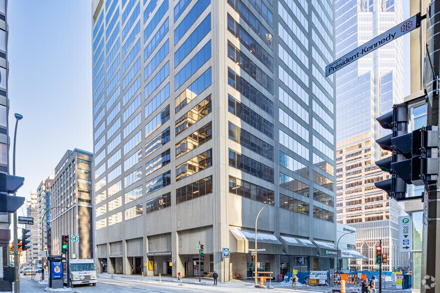 2001 Boul Robert-Bourassa, Montréal, QC à louer - Photo du bâtiment - Image 3 de 6