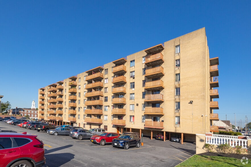 380 Front St, Hempstead, NY for sale - Building Photo - Image 3 of 7