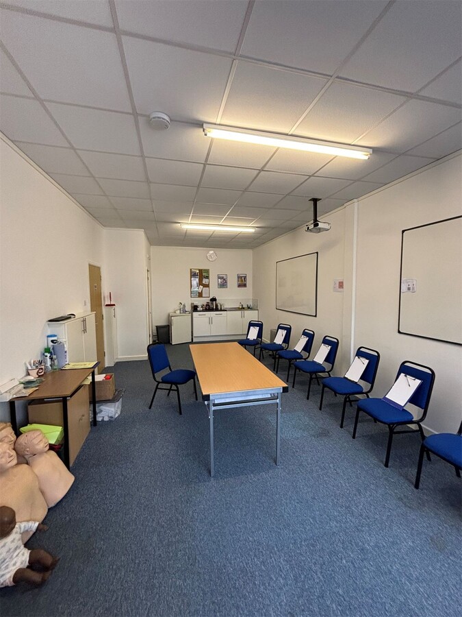 Ely Rd, Waterbeach, CAM CB25 9FX - Unité 7 -  - Photo intérieure - Image 1 of 2