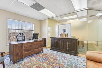 9911-9913 Georgetown Pike, Great Falls, VA à louer Photo intérieure- Image 2 de 19