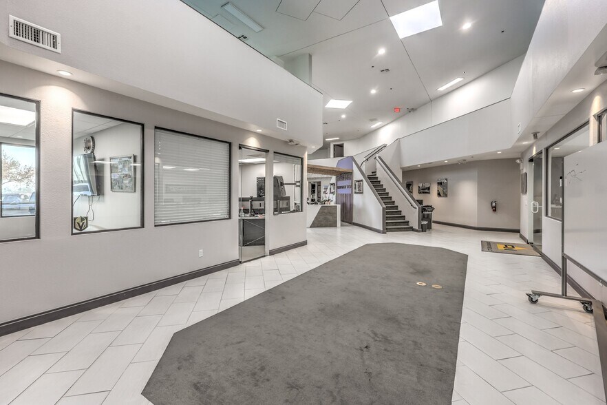 353 Pilot Rd, Las Vegas, NV à vendre - Photo du bâtiment - Image 3 de 14