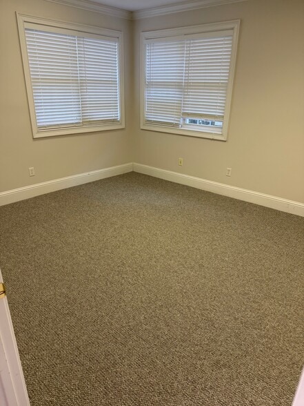 327 Dahlonega St, Cumming, GA for lease - Interior Photo - Image 3 of 8
