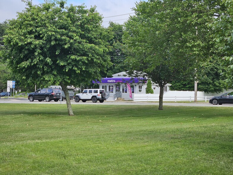 722 Tiogue Ave, Coventry, RI à vendre - Photo du bâtiment - Image 1 de 3