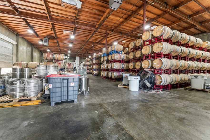 962 Kaiser Rd, Napa, CA for sale - Interior Photo - Image 2 of 24