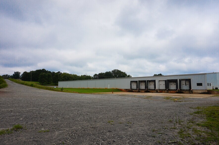 490 Vance St, Forest City, NC for sale - Building Photo - Image 2 of 4