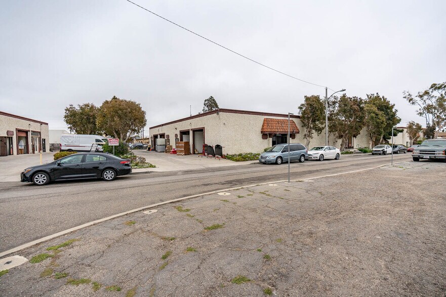 1301 Tower Sq, Ventura, CA à louer - Photo du bâtiment - Image 2 de 8