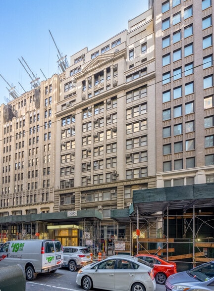 262 W 38th St, New York, NY for lease - Building Photo - Image 2 of 12