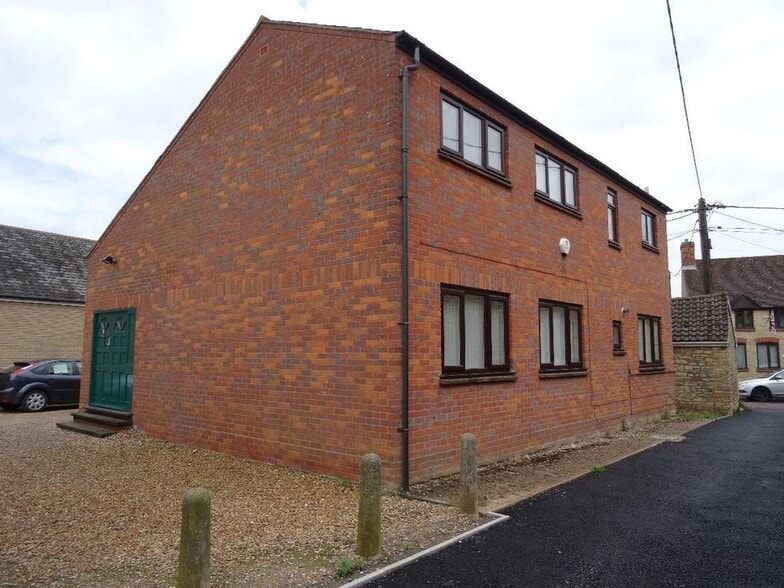East St, Lavendon à louer - Photo du bâtiment - Image 1 de 4
