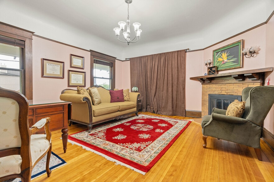 3906 SW Kelly Ave, Portland, OR for sale - Interior Photo - Image 3 of 19