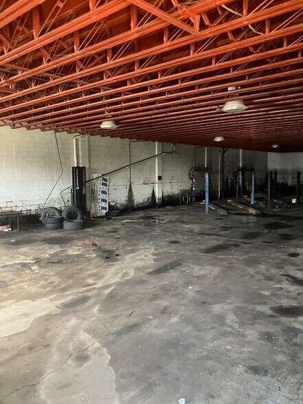 842-844 Island Ave, McKees Rocks, PA à vendre - Photo du bâtiment - Image 2 de 27