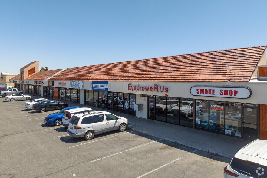 15329 Palmdale Rd, Victorville, CA for lease - Building Photo - Image 2 of 7