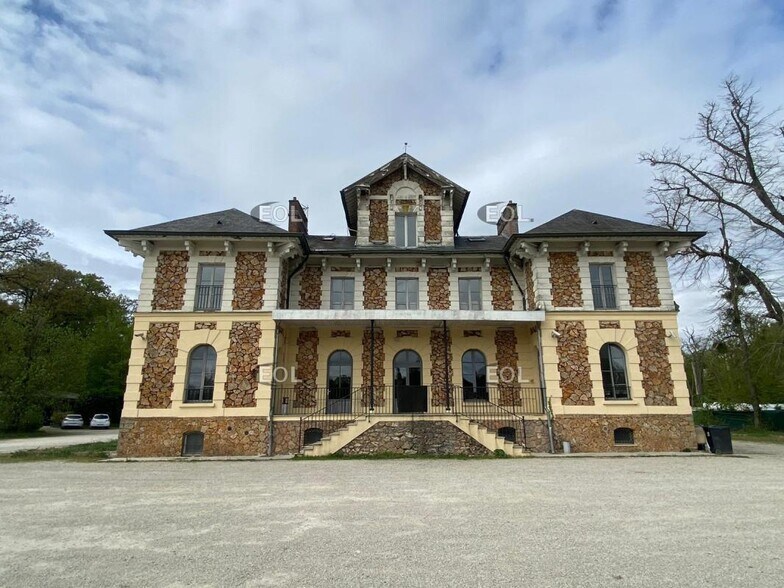 Flex in Villeneuve-le-Comte for sale - Building Photo - Image 3 of 29