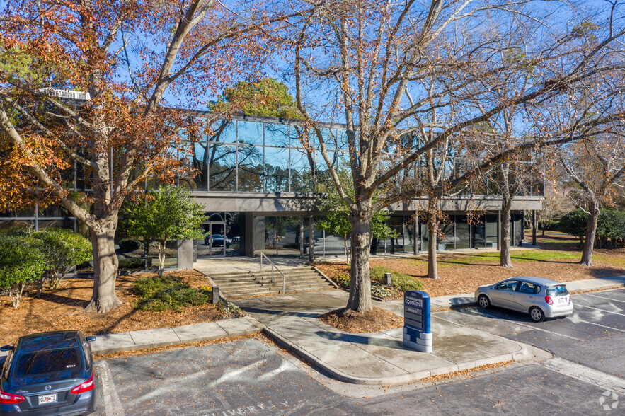 6025 The Corners Pky, Peachtree Corners, GA à louer - Photo principale - Image 1 de 12