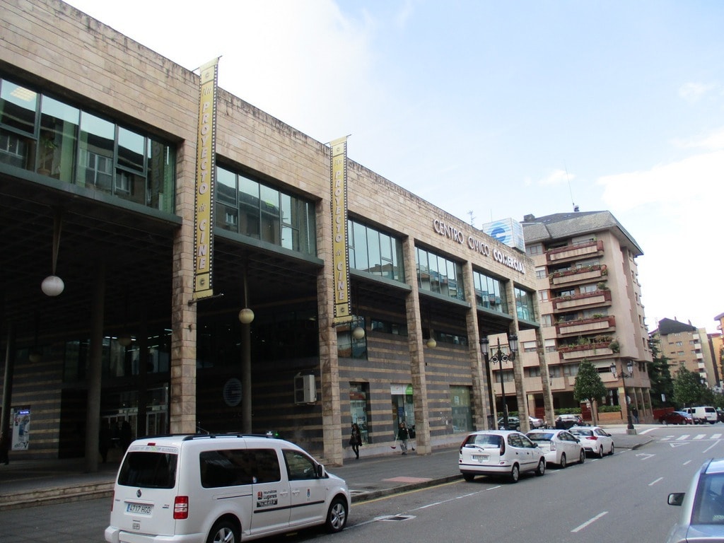 Retail in Oviedo, Asturias for sale Primary Photo- Image 1 of 2