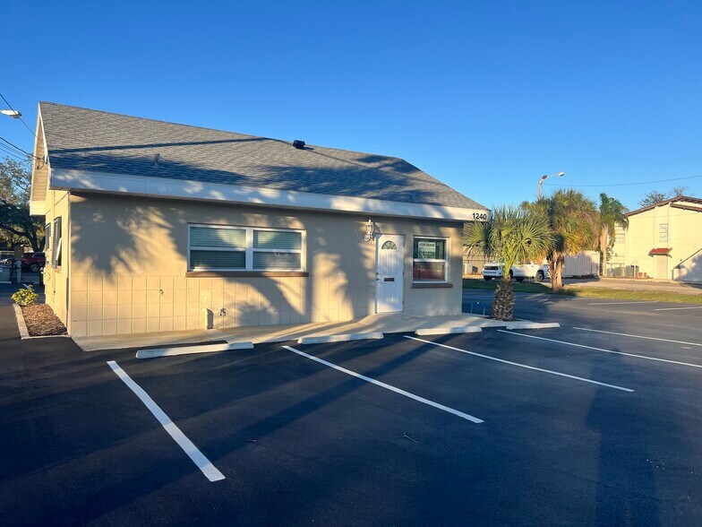 LinCourt - 3 Assets portefeuille de 3 propriétés à vendre sur LoopNet.ca - Photo du bâtiment - Image 2 de 4