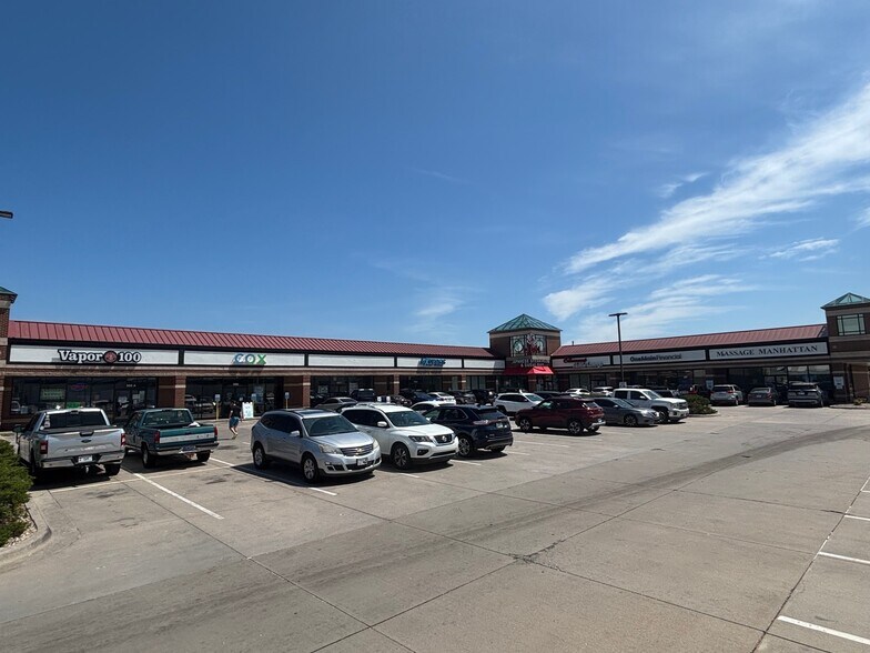 900 Hayes Dr, Manhattan, KS à louer - Photo du bâtiment - Image 3 de 15