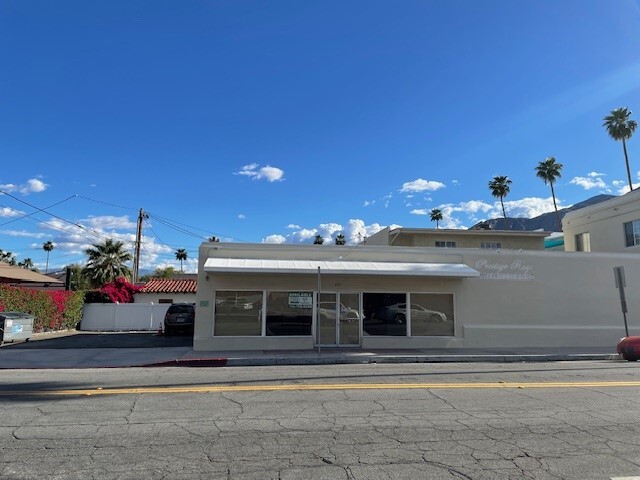 292-296 N Palm Canyon Dr, Palm Springs, CA à louer - Photo du bâtiment - Image 2 de 5