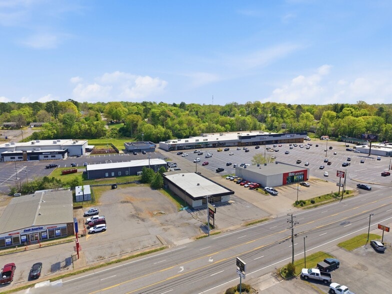 1015 S Riverside Dr, Clarksville, TN à vendre - Photo du bâtiment - Image 3 de 15