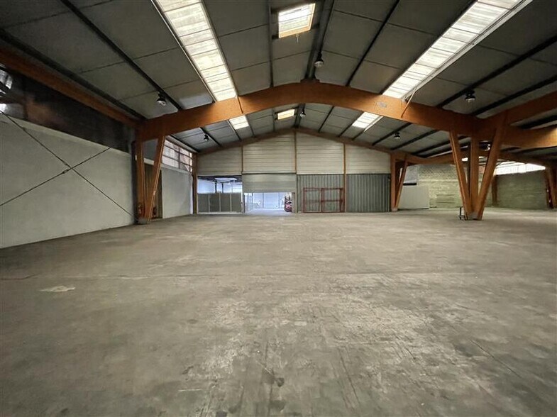 Industrial in Saint-Jean-de-Braye for lease - Building Photo - Image 3 of 12