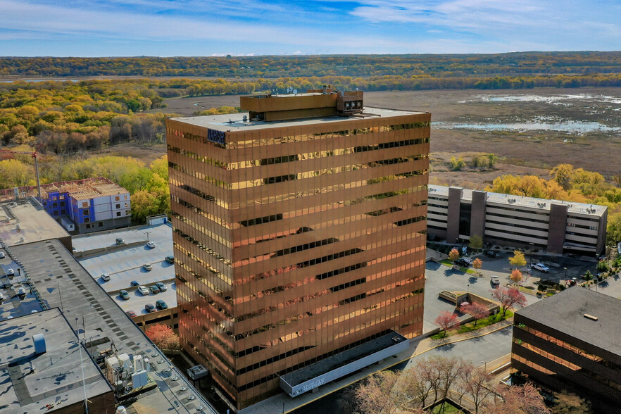 8009 34th Ave S, Bloomington, MN for lease - Building Photo - Image 1 of 9