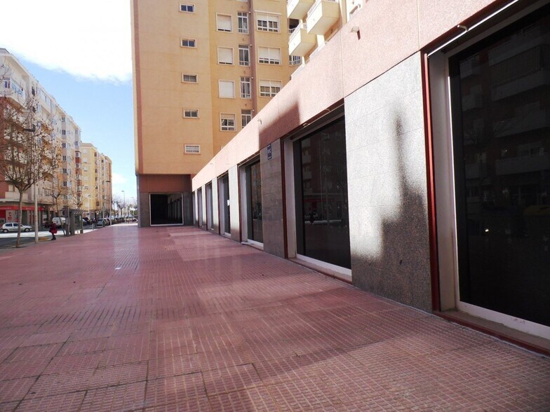 Commerce de détail dans Elche, Alicante à louer - Photo du bâtiment - Image 2 de 12