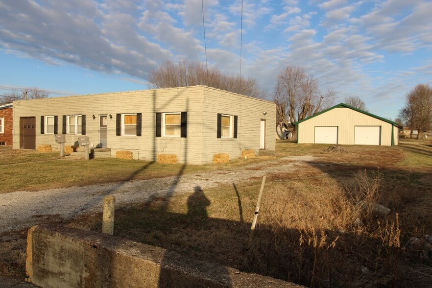 500 N Church St, Fort Branch, IN for sale - Primary Photo - Image 1 of 3
