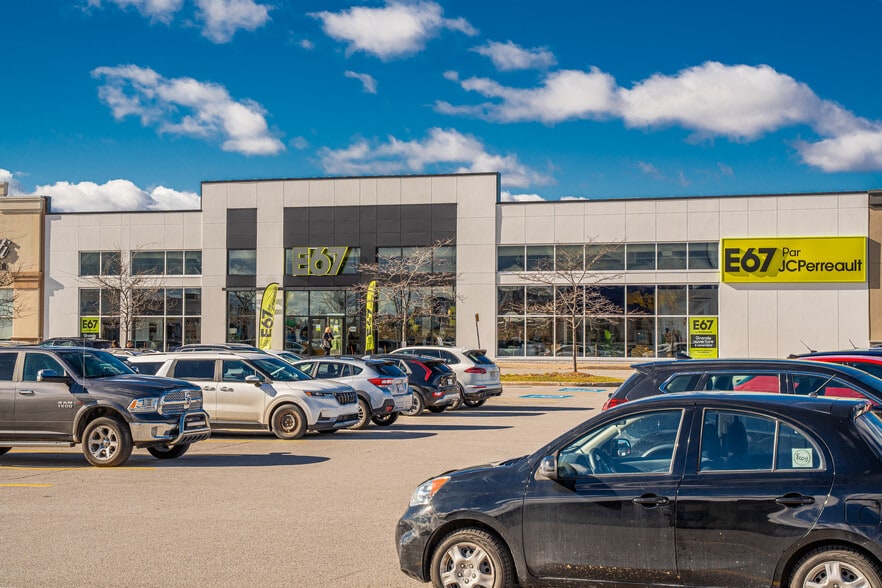 570 Mont Pionniers, Terrebonne, QC à louer - Photo du bâtiment - Image 2 de 20