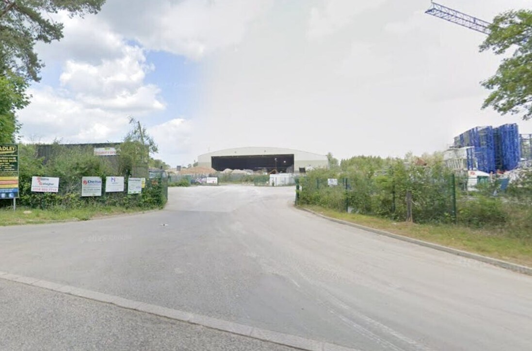 Deans Copse Road, Theale for lease Primary Photo- Image 1 of 3