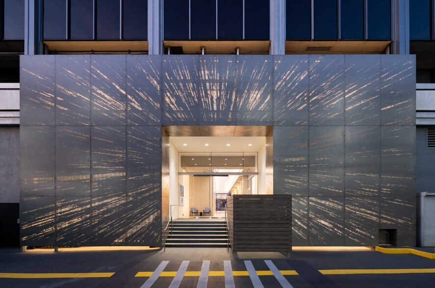 6430 W Sunset Blvd, Los Angeles, CA à louer - Photo du bâtiment - Image 3 de 10