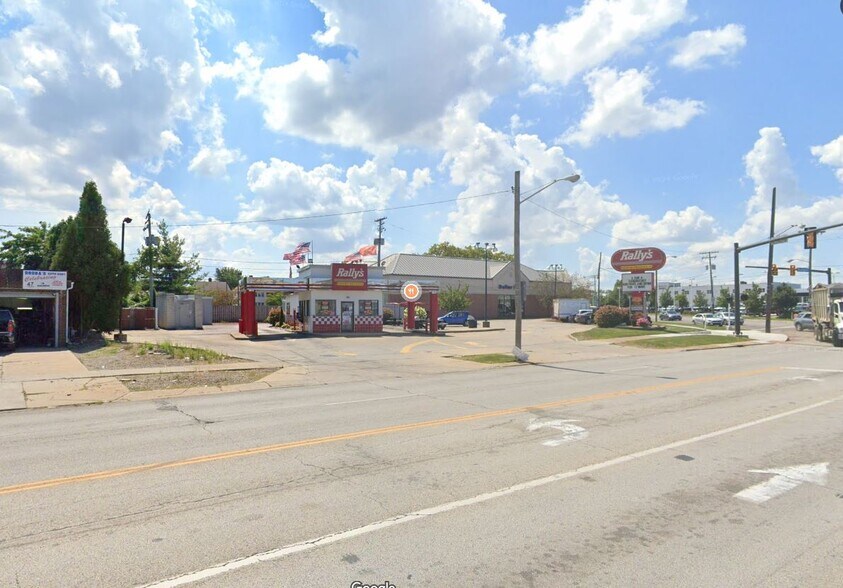 6201 Brookpark Rd, Cleveland, OH à louer - Photo du bâtiment - Image 1 de 5