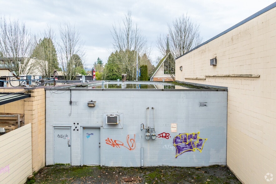 710 6th St, New Westminster, BC for lease - Building Photo - Image 3 of 3