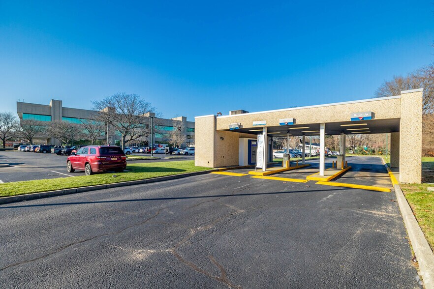 115 Broadhollow Rd, Melville, NY à louer - Photo du bâtiment - Image 3 de 11