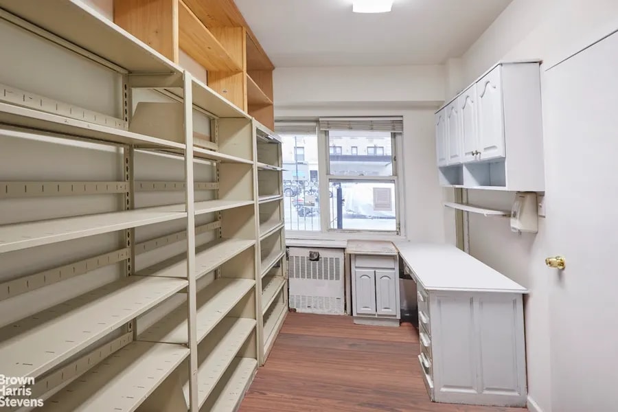 11 E 86th St, New York, NY 10028 - Unité ground - - Photo intérieure - Image 2 of 10